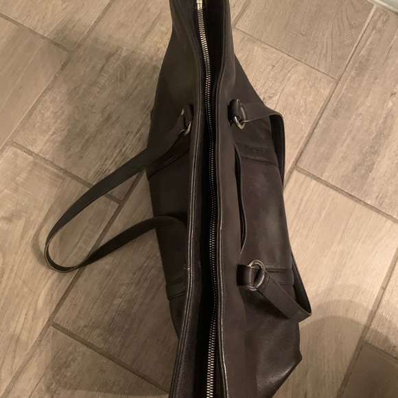 Authentic Coach black leather bag in great condition! - Picture 4 of 8